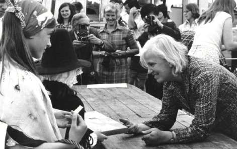 Dorothy Hodgkin at 1973 Founder's Day fete